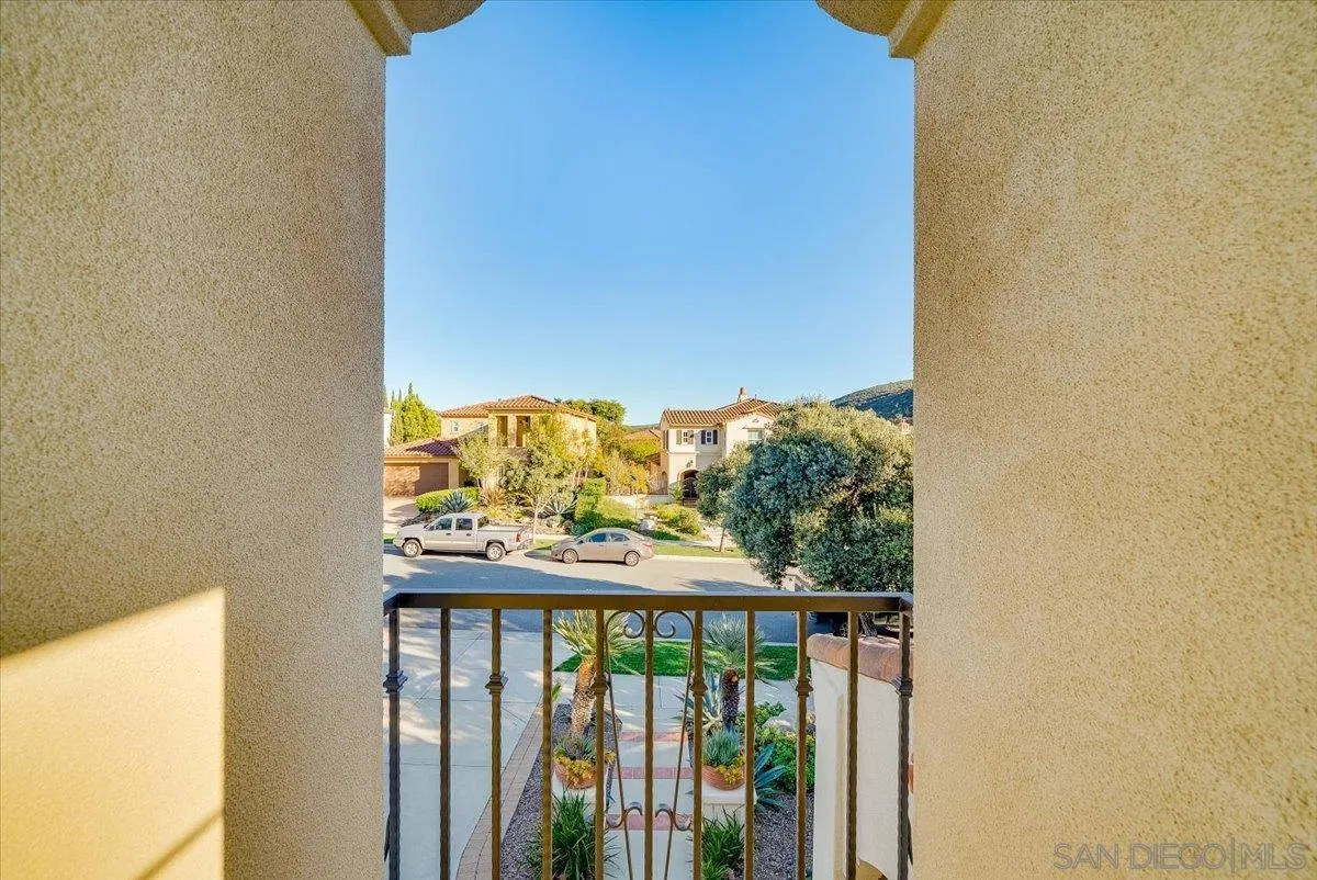 7135 Sitio Caliente Carlsbad, CA 92009 - Photo 36 of 73