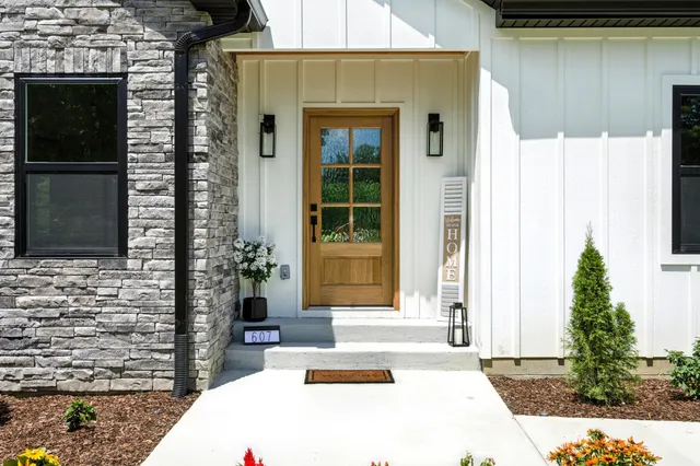 $449,900 | 607 Collier Bend Road, Charlotte, TN 37036