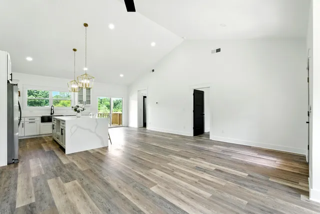 $449,900 | 607 Collier Bend Road, Charlotte, TN 37036