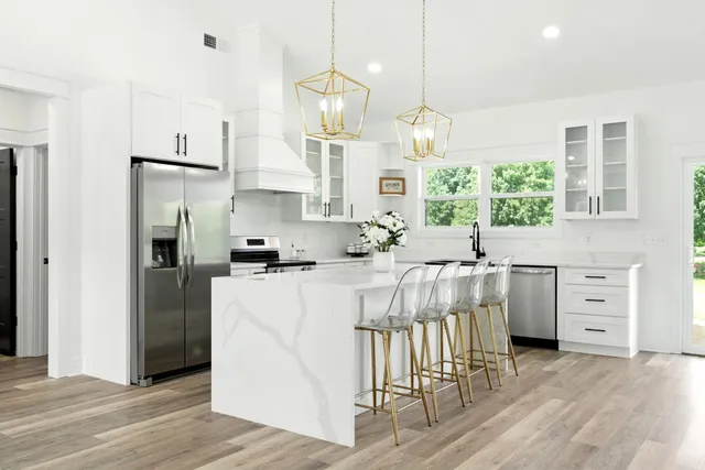 $449,900 | 607 Collier Bend Road, Charlotte, TN 37036