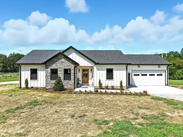 $449,900 | 607 Collier Bend Road, Charlotte, TN 37036