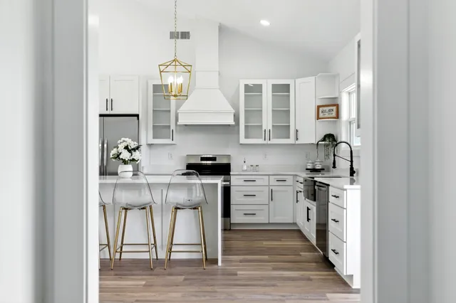 $449,900 | 607 Collier Bend Road, Charlotte, TN 37036