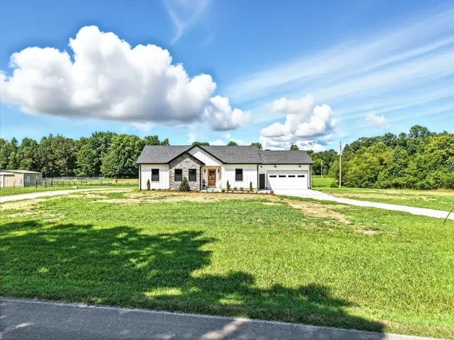 $449,900 | 607 Collier Bend Road, Charlotte, TN 37036