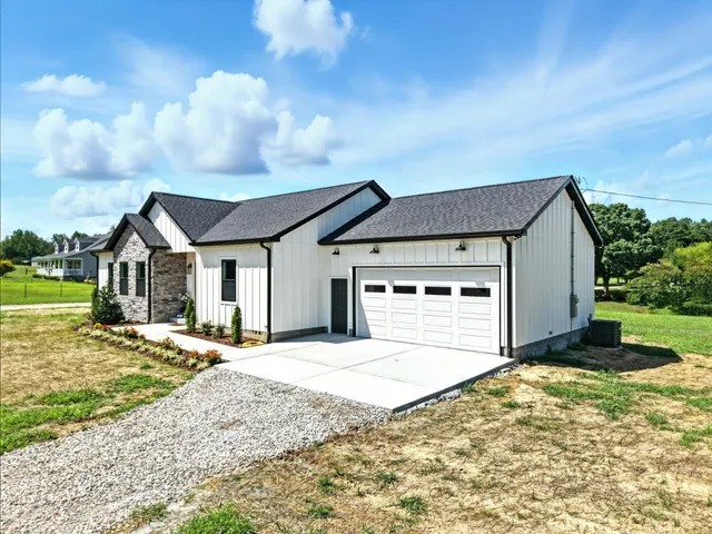 $449,900 | 607 Collier Bend Road, Charlotte, TN 37036