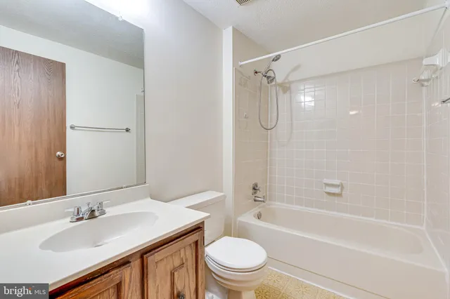 $2,700 | 6518 Alexis Lane, Springfield, VA 22152