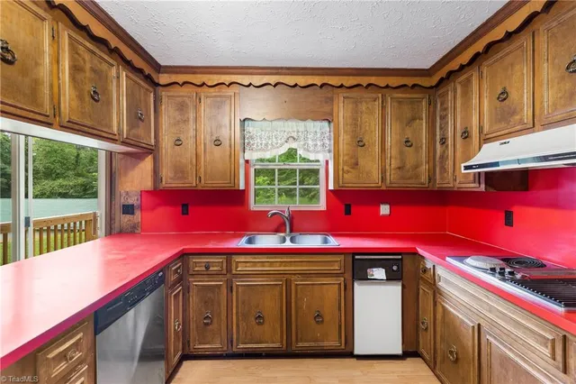 $360,000 | 435 Seven Island Road, Danbury, NC 27016