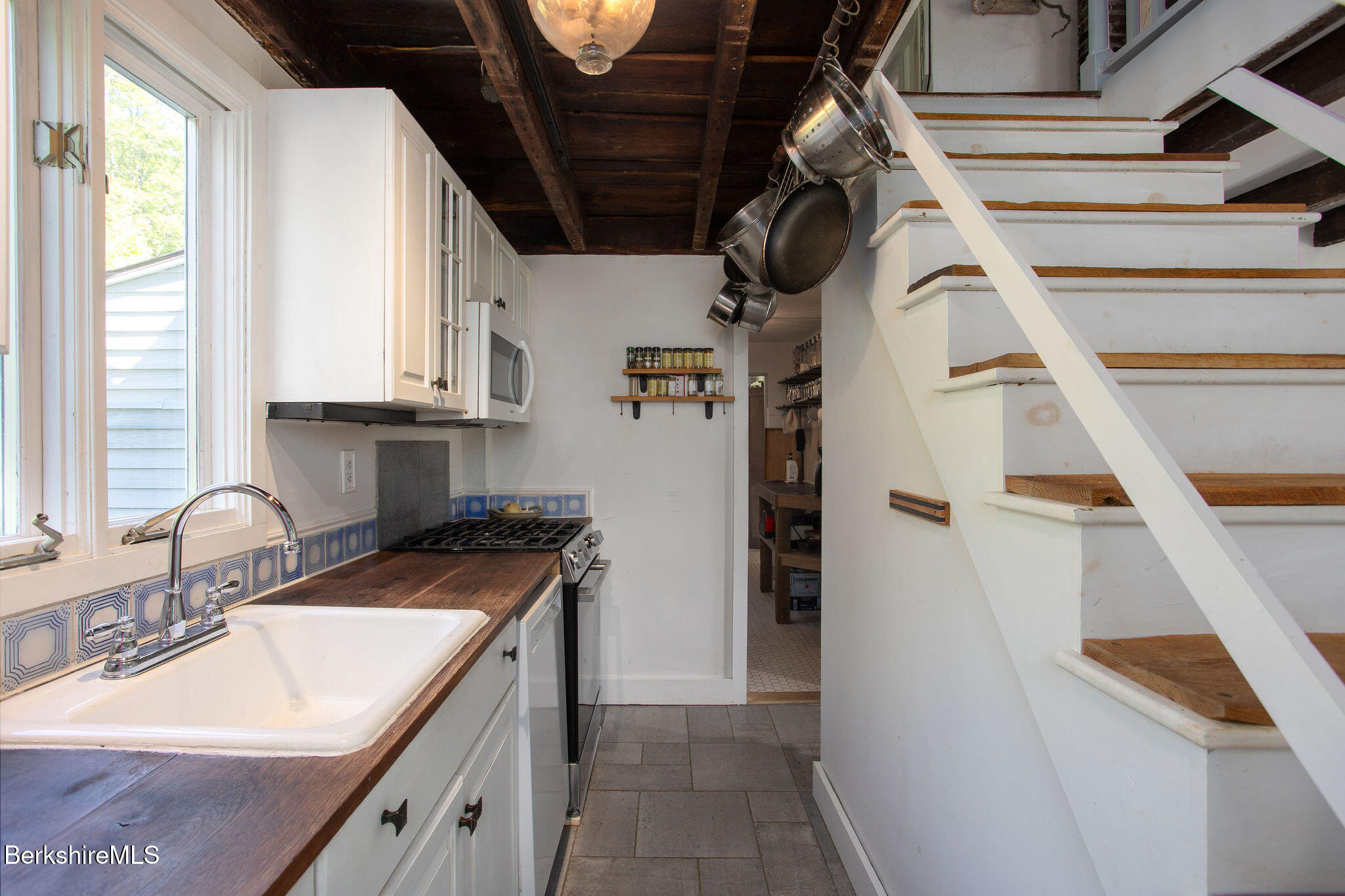 95 Town Hill Road Middlefield, MA 01235 - Photo 8 of 58 0009-kitchen