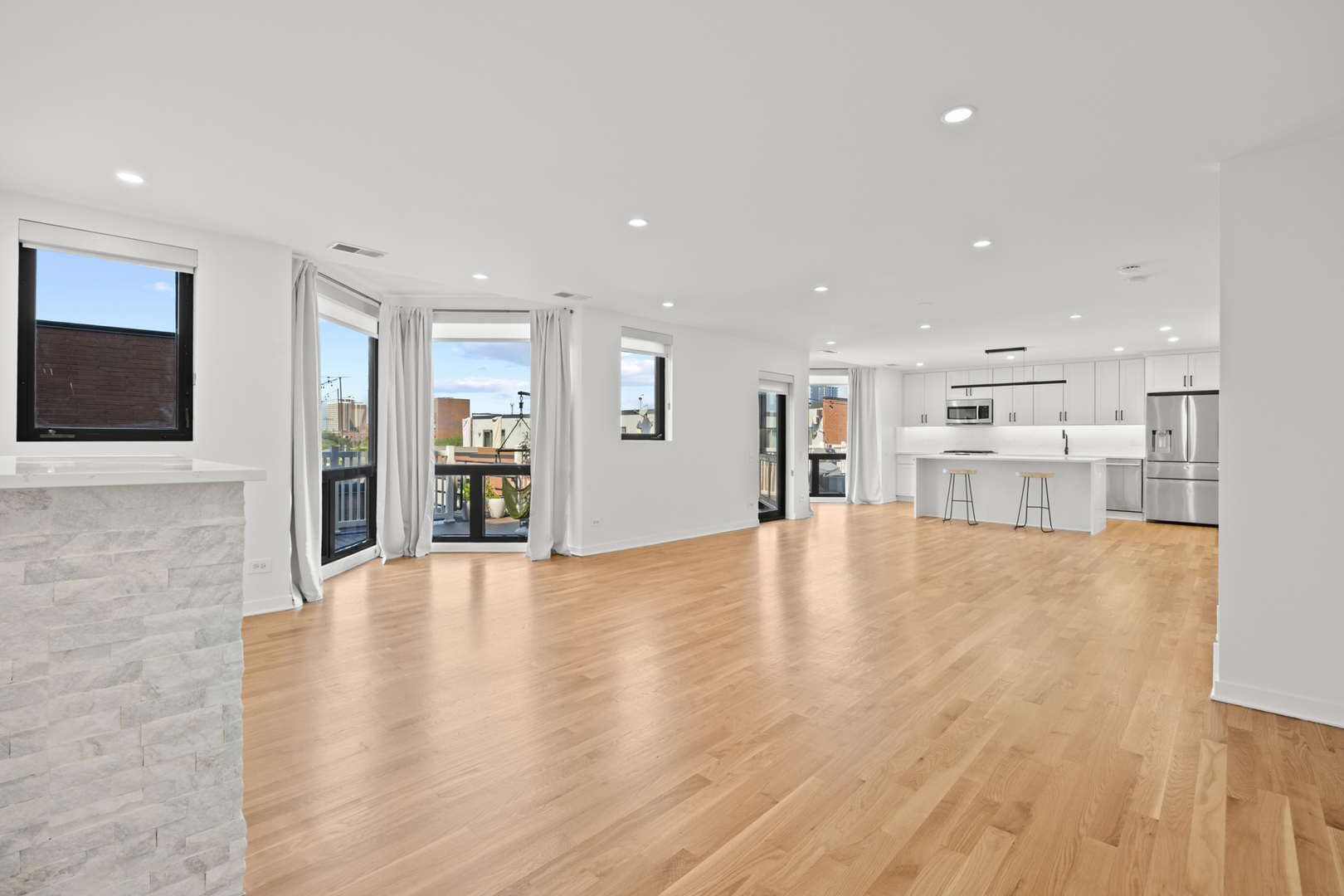 222 South Racine Avenue, Unit 403 Chicago, IL 60607 - Photo 4 of 25 Gallery Image 4