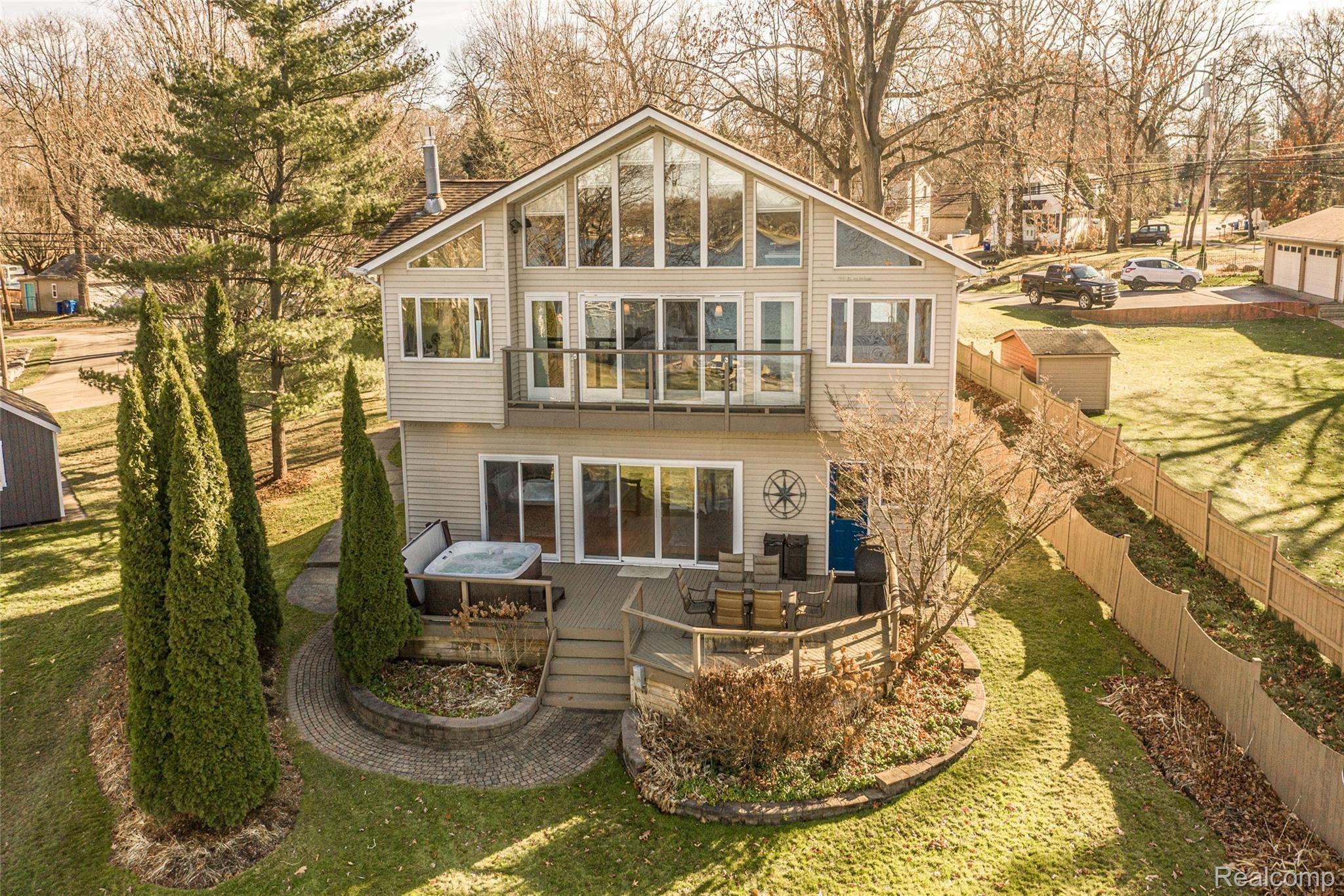 3638 Covert Road Waterford, MI 48328 - Photo 8 of 76 DJI_0976.jpg