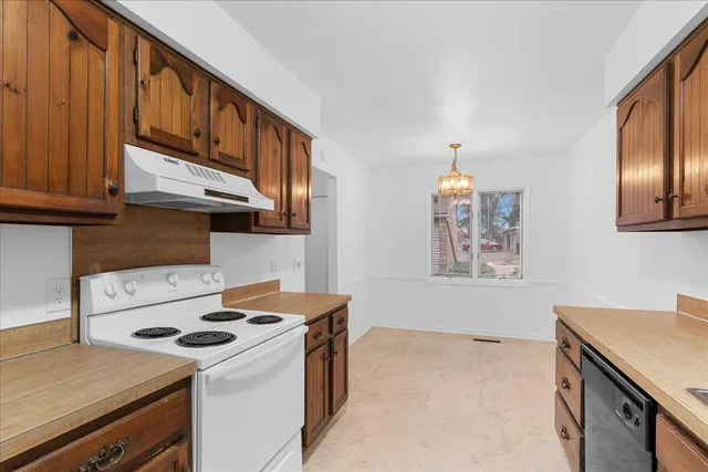 $169,000 | 1005 Grenoble Drive, Unit H, Lansing, MI 48917