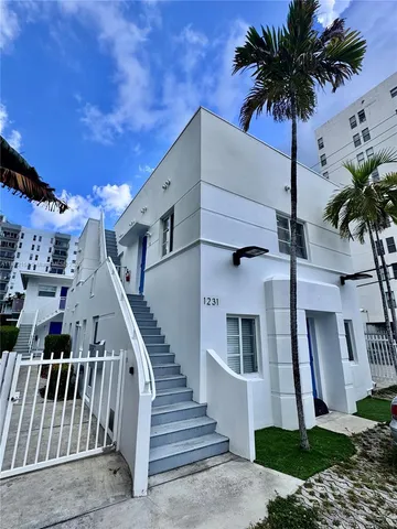 $2,500 | 1231 13th Street, Unit 2, Miami Beach, FL 33139