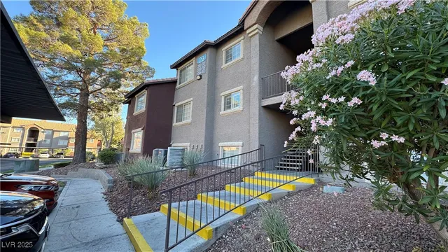 $1,150 | 2750 South Durango Drive, Unit 2100, Las Vegas, NV 89117