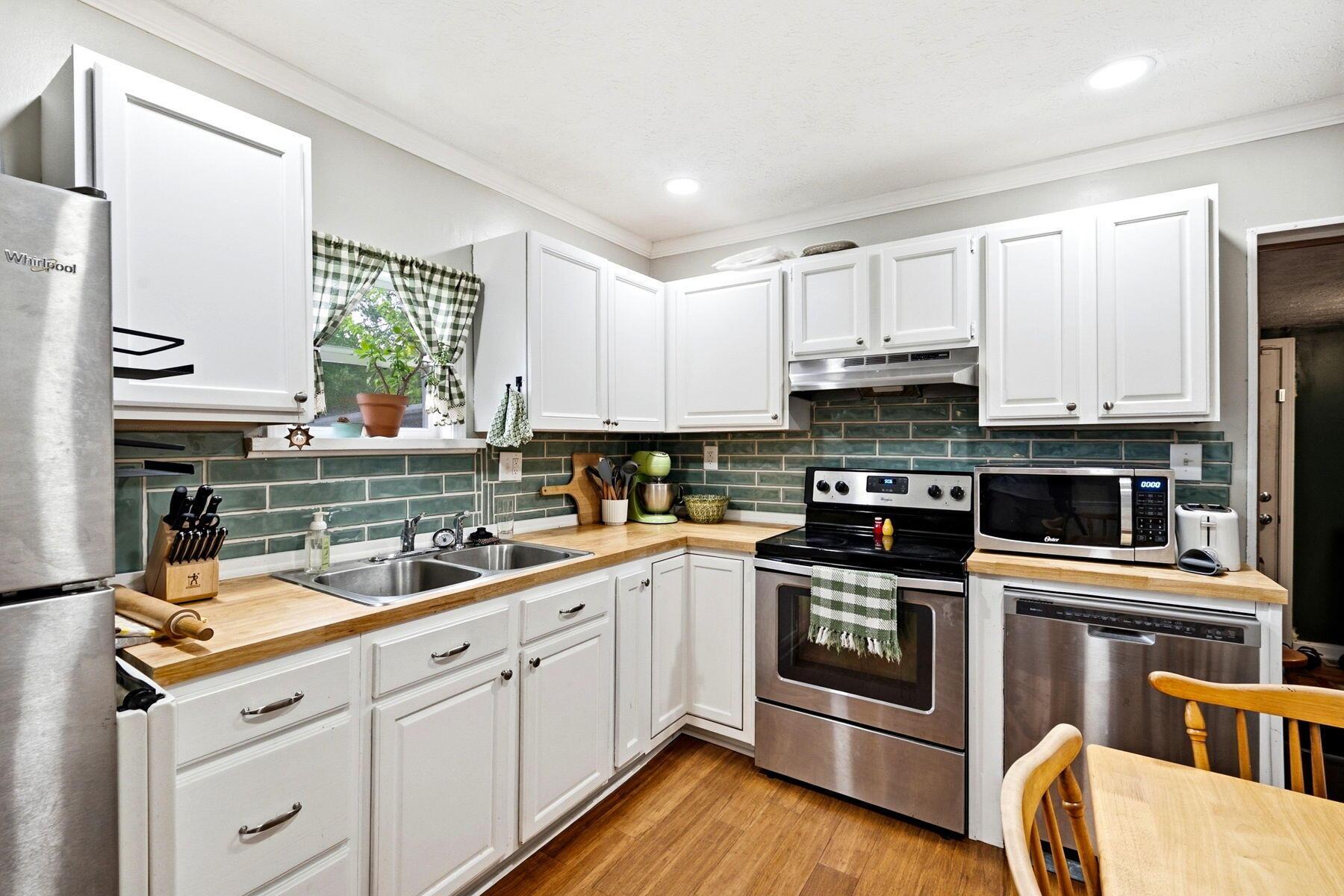 2097 Lehner Road Columbus, OH 43224 - Photo 28 of 48 kitchen