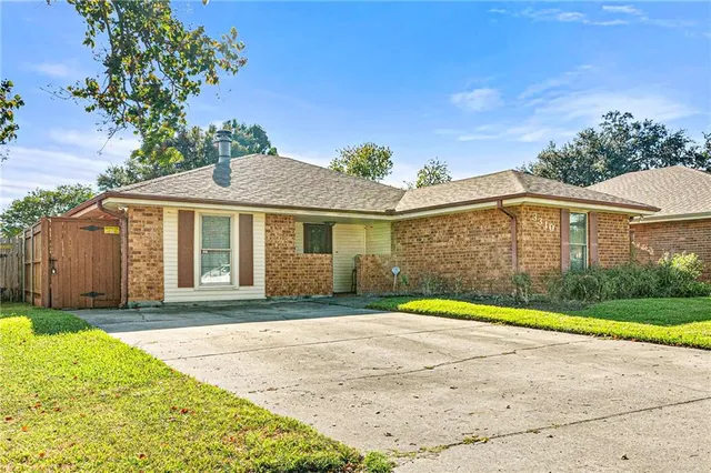 $269,000 | 3310 Chateau Boulevard, Kenner, LA 70065