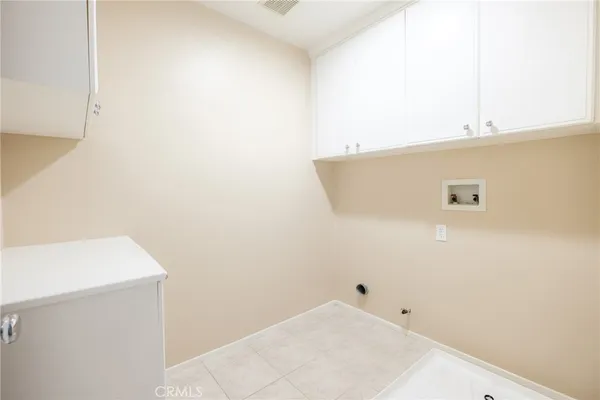 a view of utility room