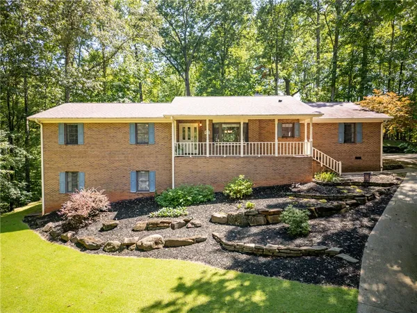 $514,900 | 910 Chickasaw Drive, Westminster, SC 29693