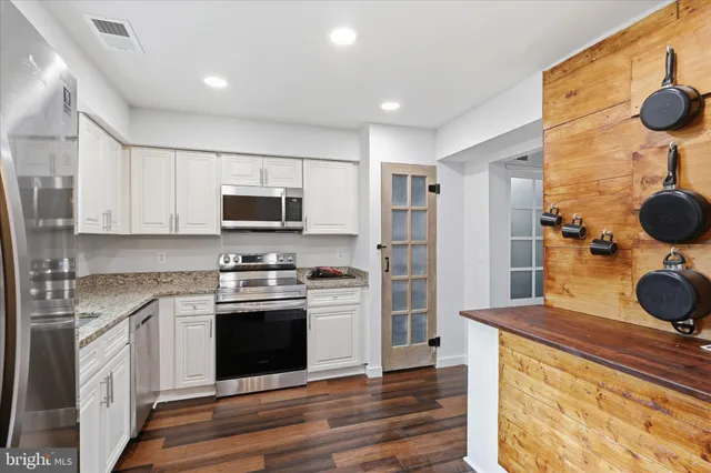 $475,000 | 6281 Astrid Cove, Centreville, VA 20120