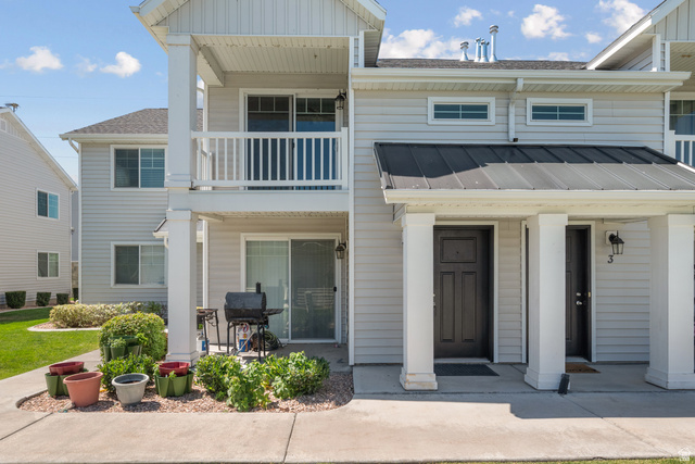 2457 West 500 South, Unit 2 Springville, UT 84663 - Photo 2 of 27 STUNNING condo!