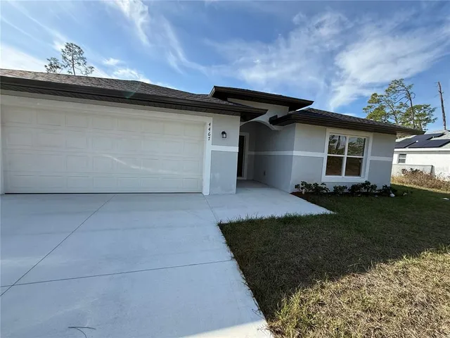 a view of a back yard of the house