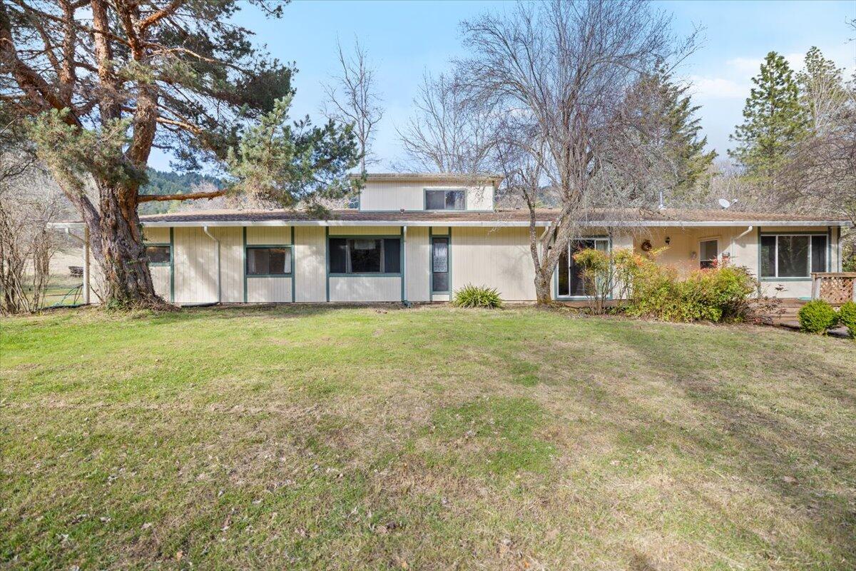 6526 Tunnel Loop Road Grants Pass, OR 97526 - Photo 8 of 54 25-CI_5240