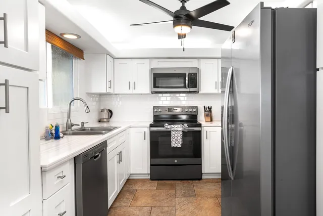 $1,995,000 | 75-5976 Alii Drive, Kailua-Kona, HI 96740