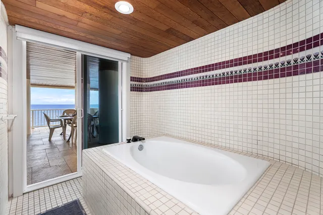 $1,995,000 | 75-5976 Alii Drive, Kailua-Kona, HI 96740