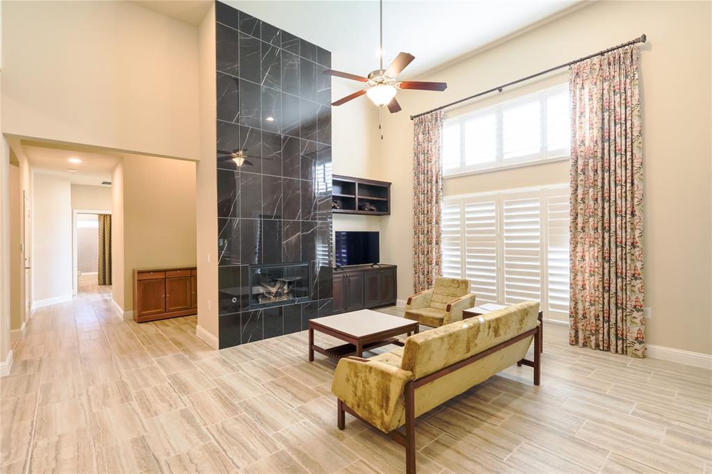 878 Hatton Sumner Place Arlington, TX 76005 - Photo 4 of 18 Living Room To Guest Quarters