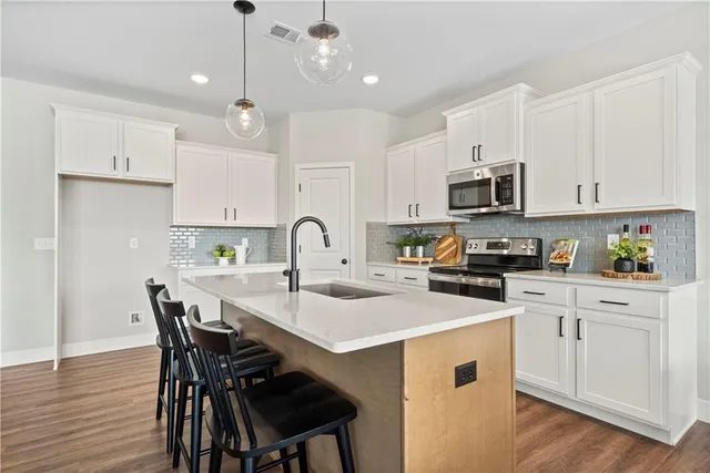 $575,000 | 400 Southwest Hawthorne Lane, Blue Springs, MO 64064