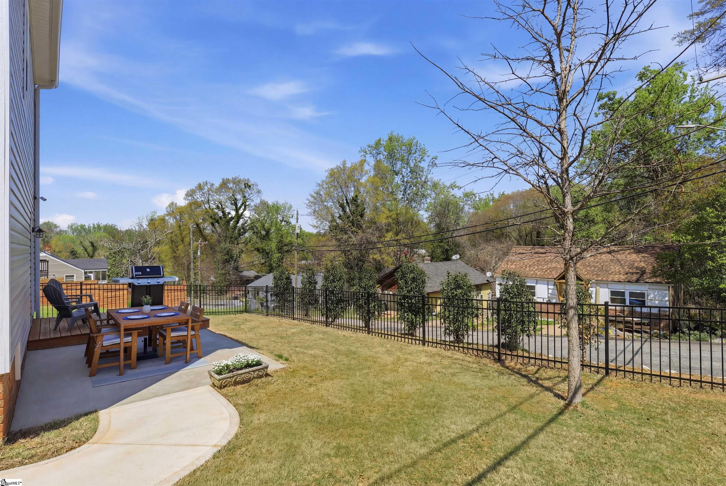 139 Mt Eustis Street Greenville, SC 29607 - Photo 27 of 33