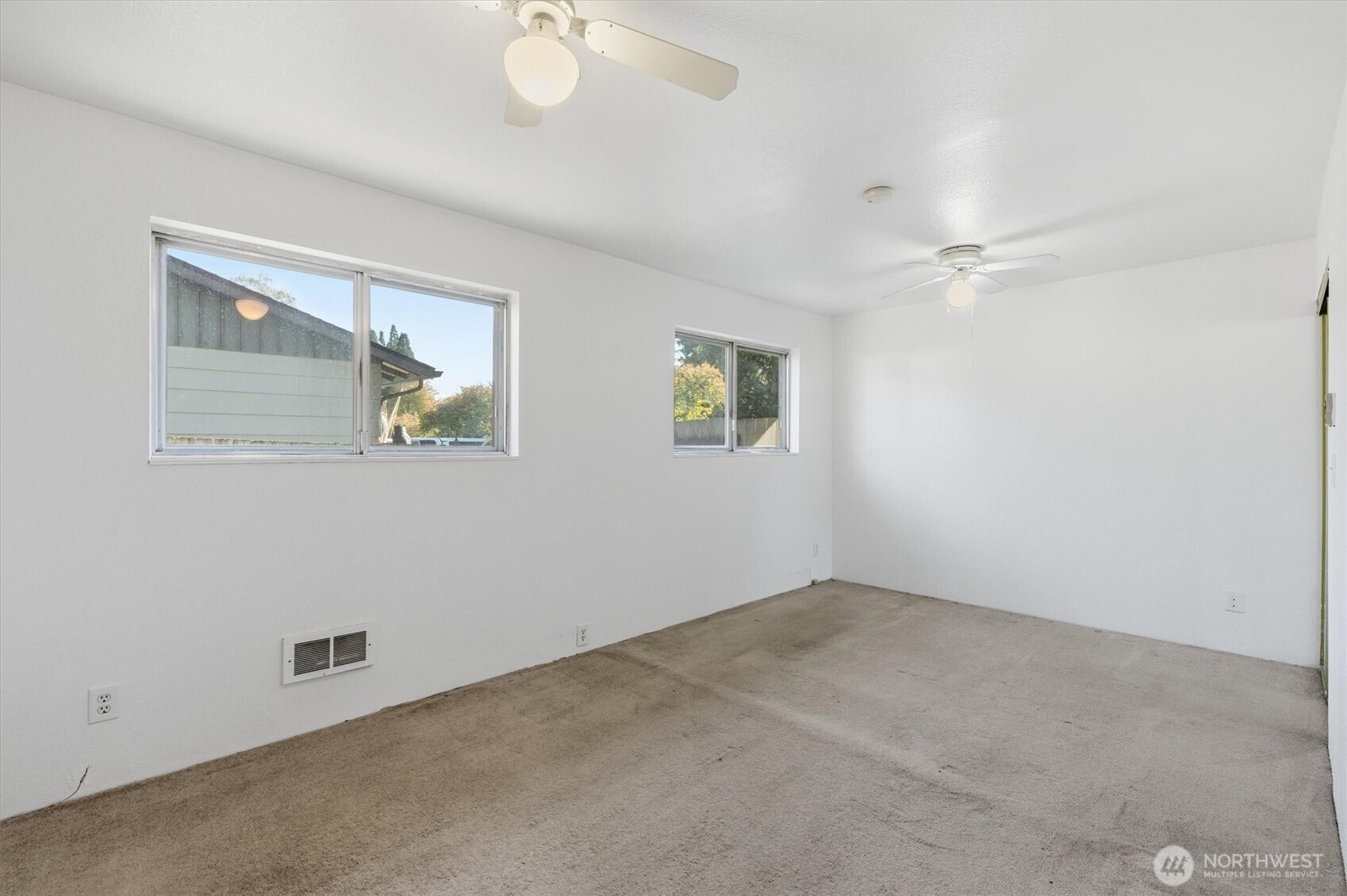 4759 Windemere Street Longview, WA 98632 - Photo 13 of 38 an empty room with windows and fan