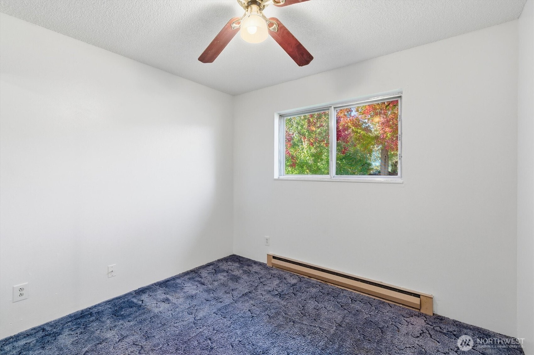 4759 Windemere Street Longview, WA 98632 - Photo 20 of 38 an empty room with a window and a ceiling fan