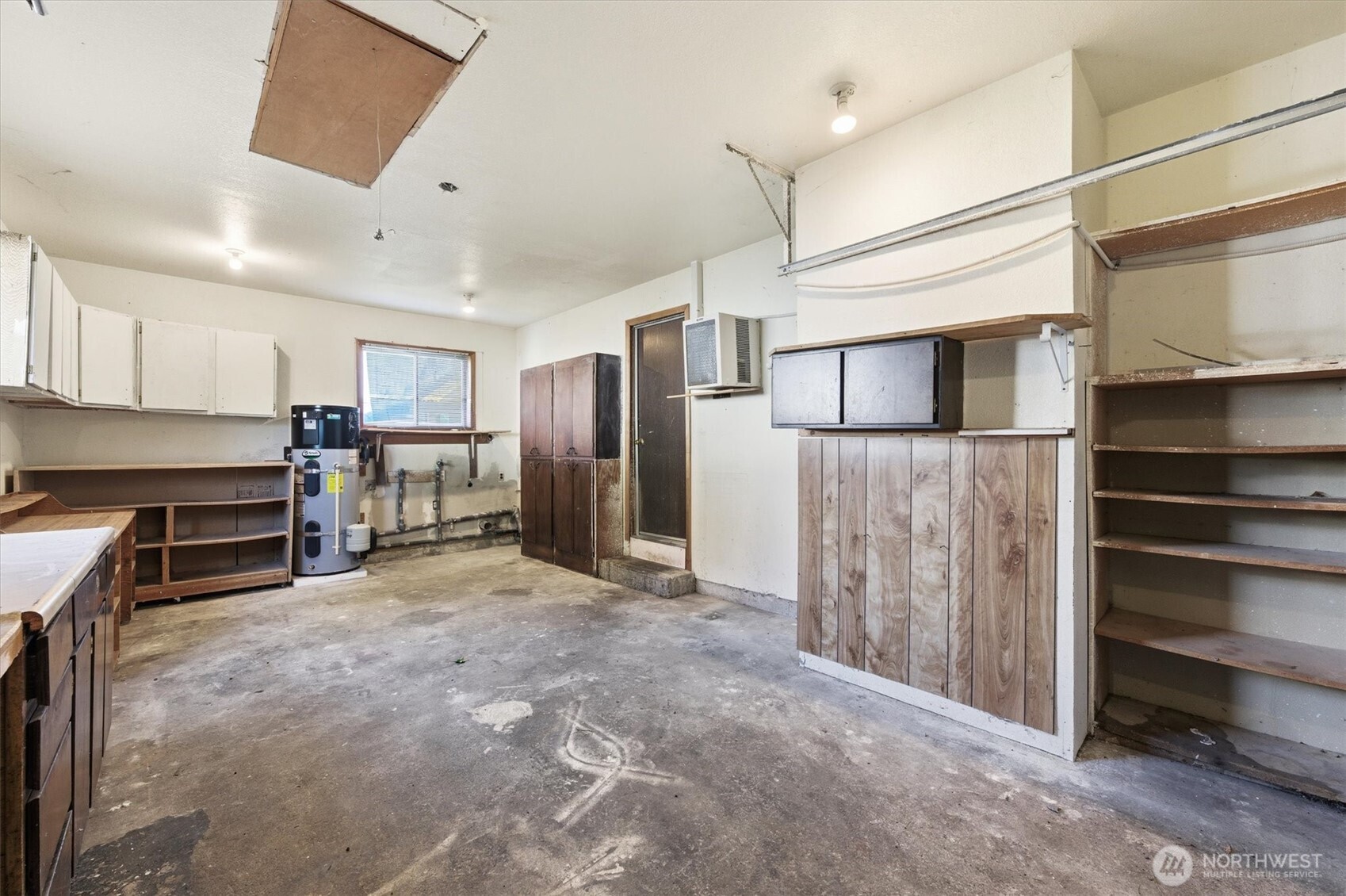 4759 Windemere Street Longview, WA 98632 - Photo 24 of 38 a view of a kitchen with refrigerator and chairs