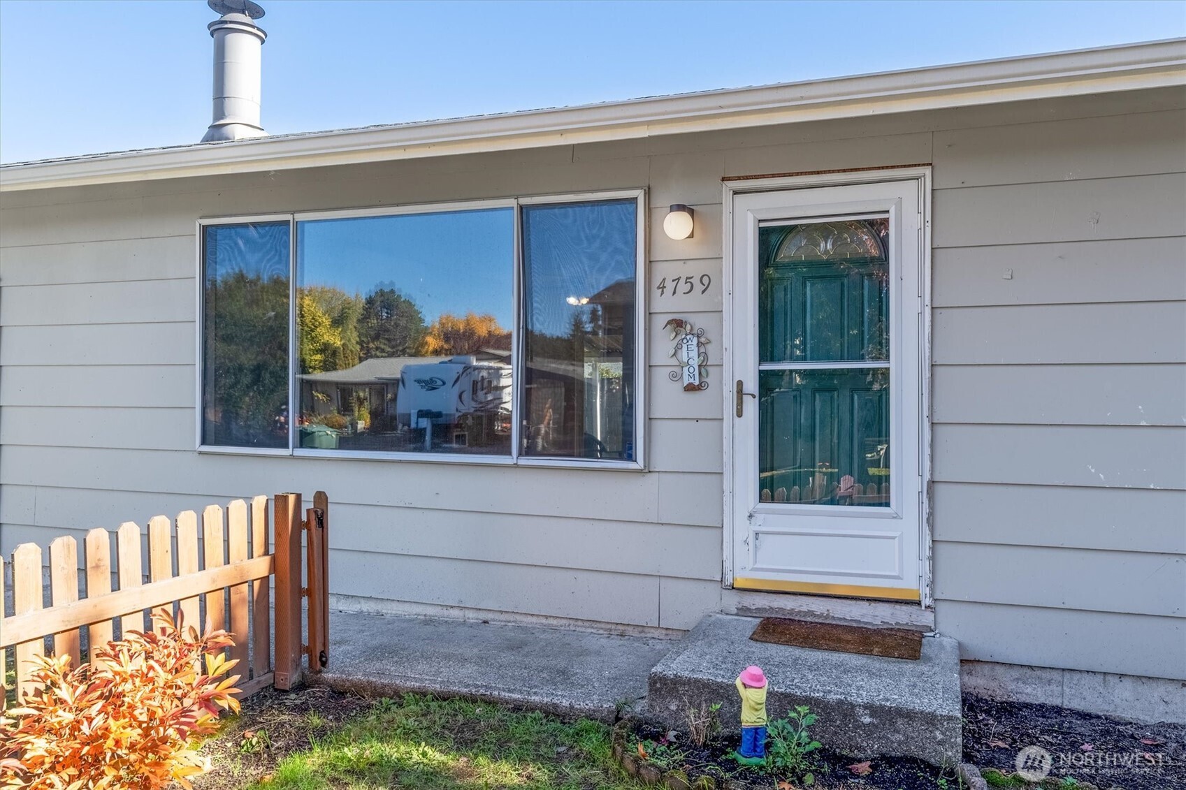 4759 Windemere Street Longview, WA 98632 - Photo 28 of 38 a front view of a house with a yard