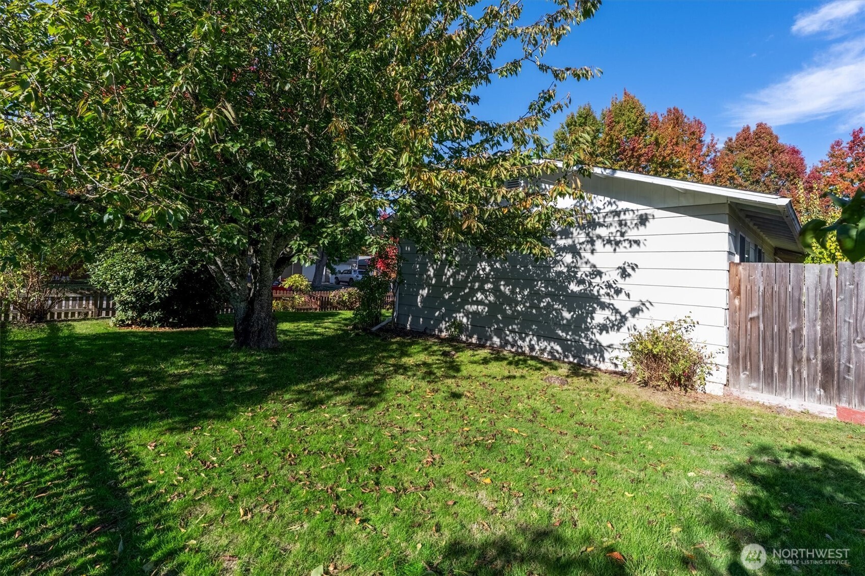 4759 Windemere Street Longview, WA 98632 - Photo 29 of 38 a backyard of a house with lots of green space