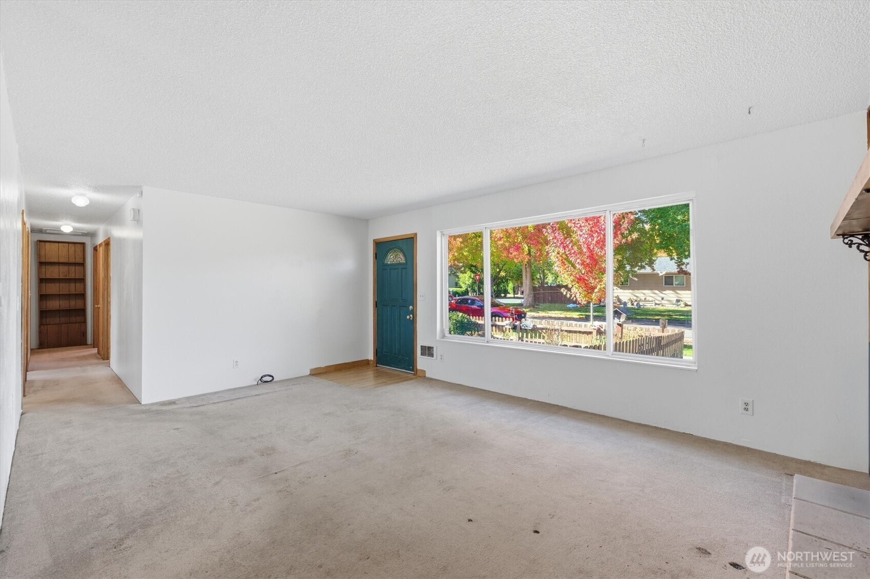 4759 Windemere Street Longview, WA 98632 - Photo 10 of 38 an empty room with windows