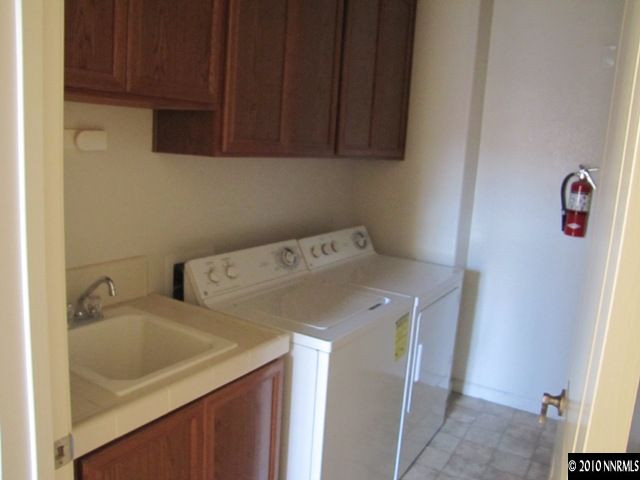 9900 Wilbur May Parkway, Unit 3405 Reno, NV 89521 - Photo 10 of 12 a utility room with dryer and washer