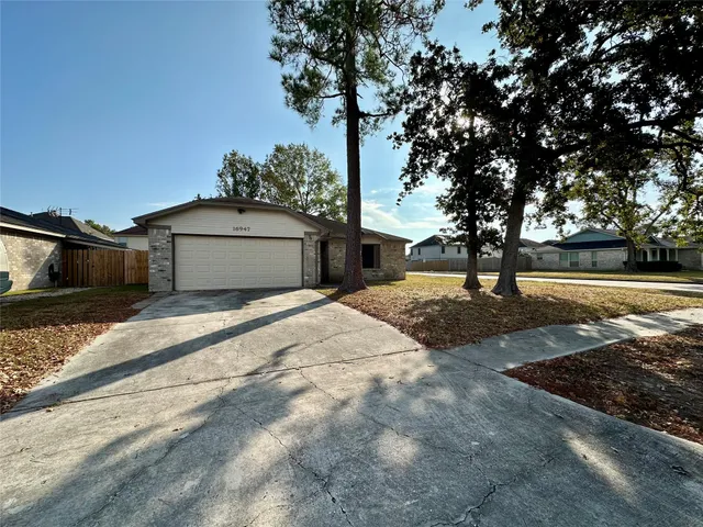 $200,000 | 16947 Hummingbird, Conroe, TX 77385