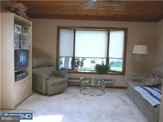 16 Doreen Road Hamilton, NJ 08690 - Photo 5 of 12 Family Room