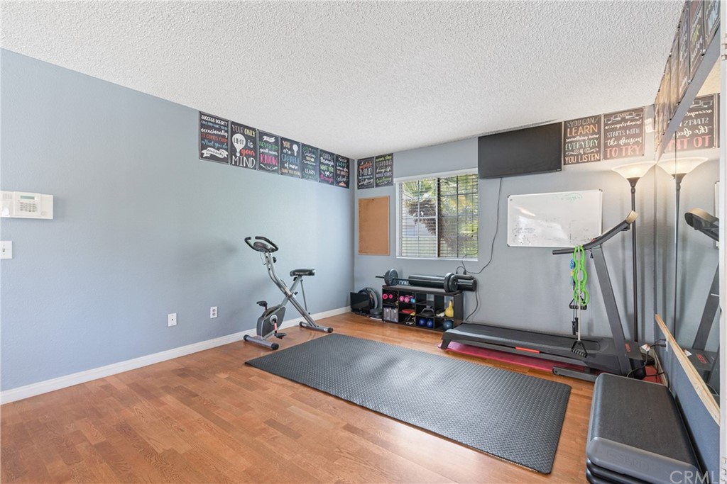 782 De La Luz Circle Perris, CA 92571 - Photo 15 of 25 a room with gym equipment and a table