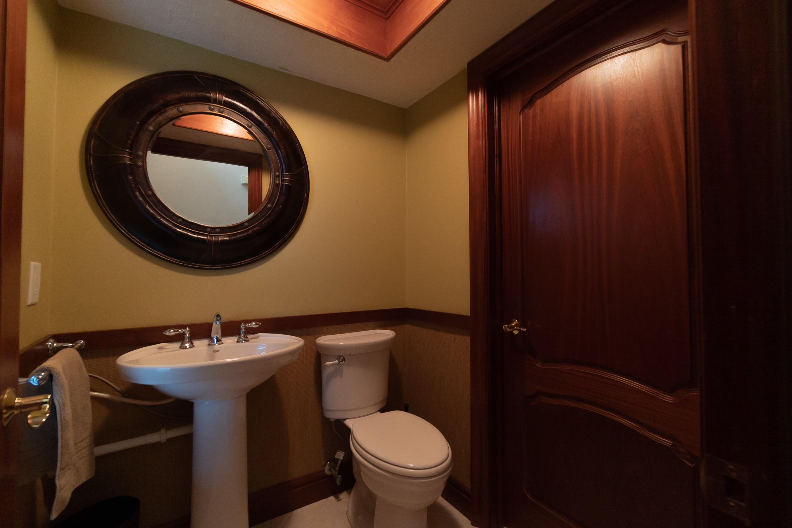 736 Mariners Way Boynton Beach, FL 33435 - Photo 13 of 40 5. Downstairs Bathroom