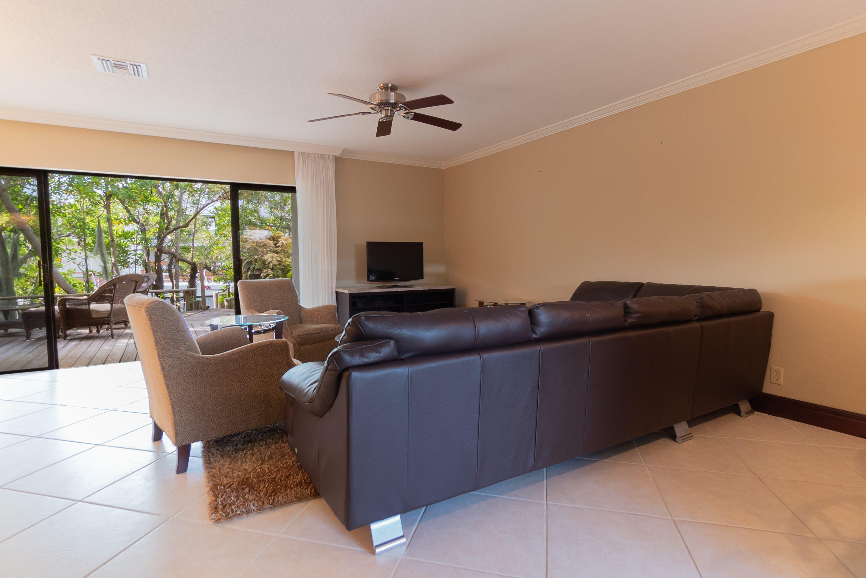 736 Mariners Way Boynton Beach, FL 33435 - Photo 6 of 40 6. Living Room