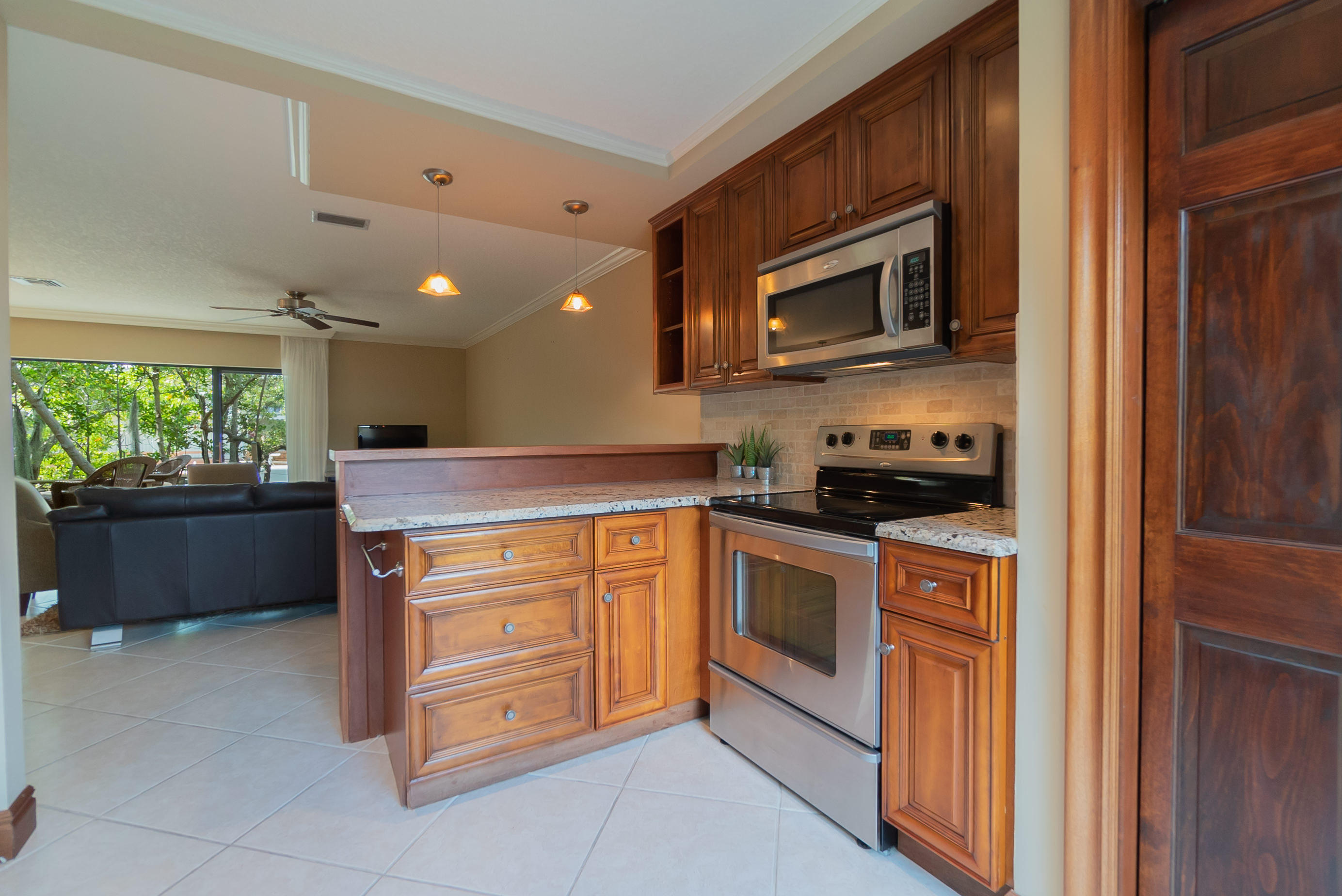 736 Mariners Way Boynton Beach, FL 33435 - Photo 9 of 40 9. Kitchen 2