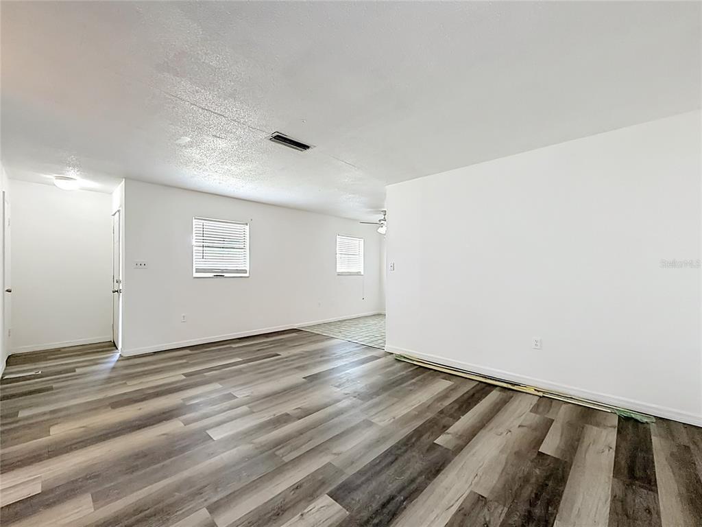 3 Bahia Pl Loop Ocala, FL 34472 - Photo 9 of 31 a view of an empty room and window