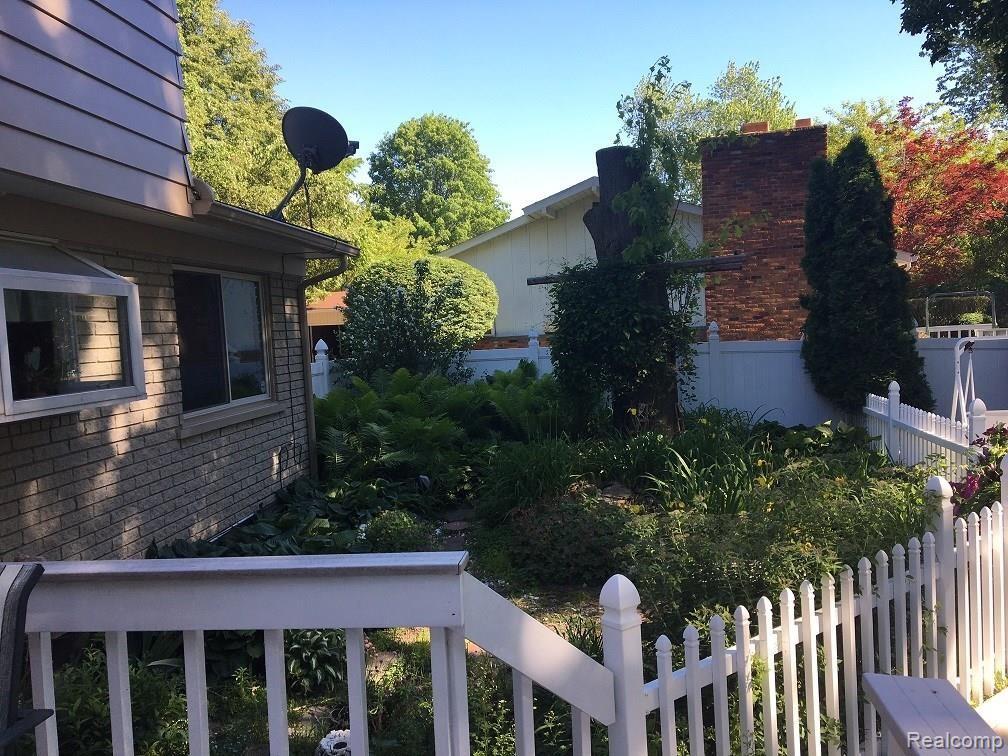 18693 Levan Road Livonia, MI 48152 - Photo 6 of 30 Pond area.jpg