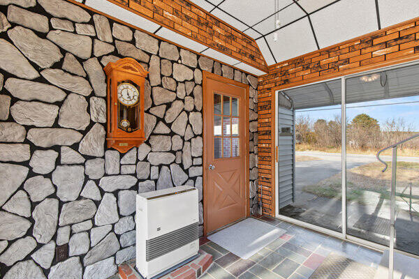 107 West Gray Road Gray, ME 04039 - Photo 4 of 26 entry way facing monitor heater