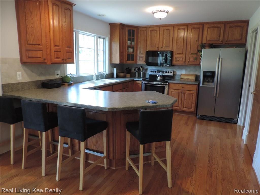 175 Addison Meadows Court Leonard, MI 48367 - Photo 10 of 33 DSCN2572.JPG
