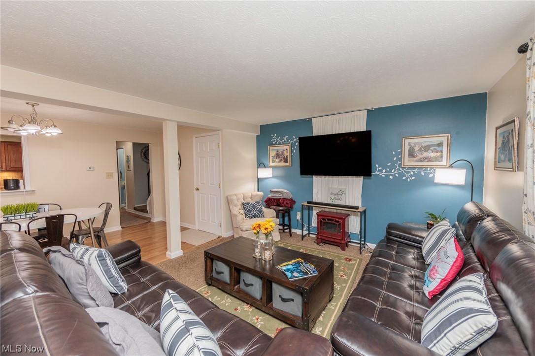 6476 State Road, Unit H8 Cleveland, OH 44134 - Photo 20 of 35 View of carpeted living room
