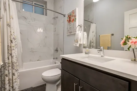 $750,000 | 3340 North Lawndale Avenue, Unit 1S, Chicago, IL 60618