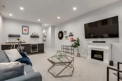 $750,000 | 3340 North Lawndale Avenue, Unit 1S, Chicago, IL 60618