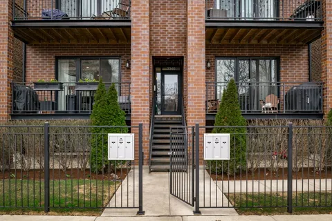 $750,000 | 3340 North Lawndale Avenue, Unit 1S, Chicago, IL 60618